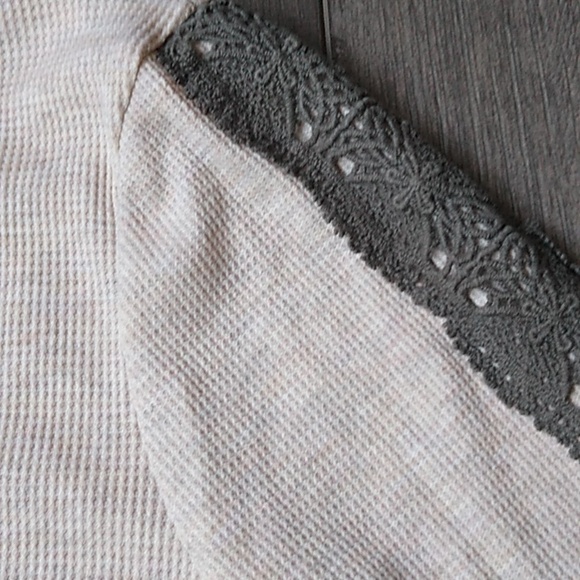 Filly Flair waffle thermal top with lace Size S - Picture 3 of 12
